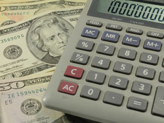 Brasileiro repensa plano de férias por causa do câmbio