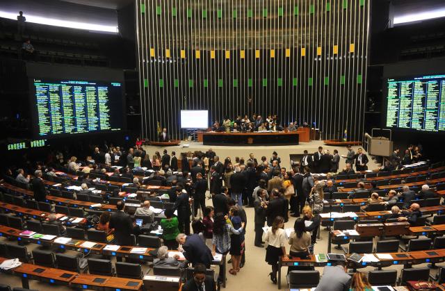Parentes de políticos são pelo menos 16% dos deputados federais eleitos