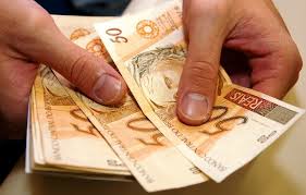 Salário mínimo deveria ser R$ 2.765, aponta estimativa