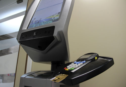 Detran lança terminal de autoatendimento com cartão de débito em Londrina