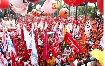 Centrais atacam governo e querem fim de MPs que mudam acesso a direitos