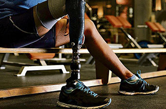 Trabalhador com deficiência poderá usar FGTS para compra de prótese e órtese