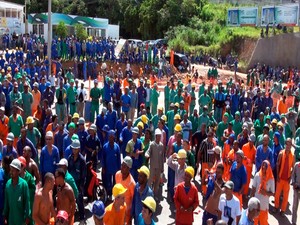 Trabalhadores da construção civil fazem novo protesto em Salvador