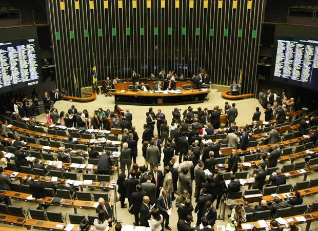Congresso triplica recursos para partidos ao aprovar Orçamento 2015