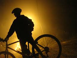 Pedalada Noturna reúne 200 pessoas em Arapongas