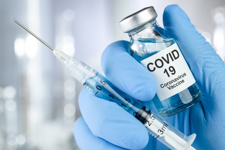 A covid voltou: o empregador pode exigir o comprovante de vacinação?