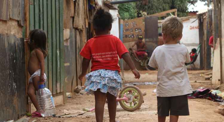 Pobres podem levar até 9 gerações para atingir renda média no Brasil