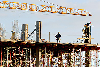 PR fecha 2013 com estoque de empregos menor que média