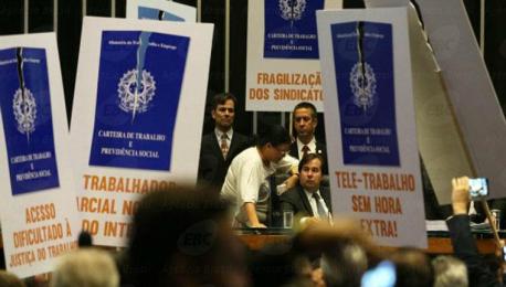Reforma trabalhista compromete mercado de trabalho e a economia