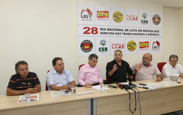 Centrais preparam protestos pelo país contra a 'agenda do Aécio'