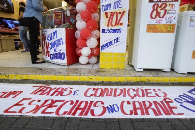 Varejo resgata o carnê como opção de pagamento
